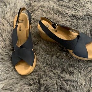 Clark’s navy wedge- size 9